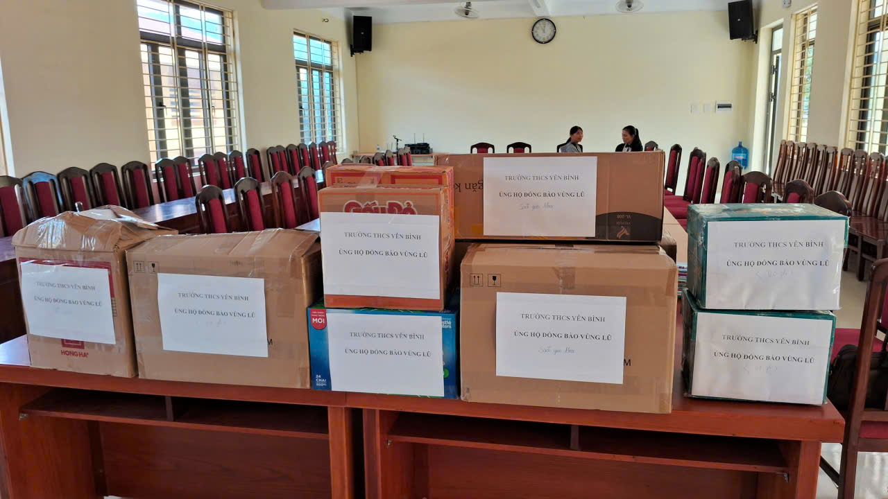 TRƯỜNG THCS YÊN BÌNH PHÁT ĐỘNG ỦNG HỘ ĐỒNG BÀO MIỀN TRUNG BỊ THIỆT HẠI DO MƯA LŨ