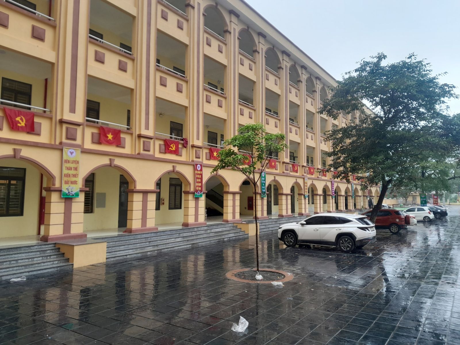 Những kỷ niệm sâu sắc về thầy cô, bạn bè và mái trường (BDT1)