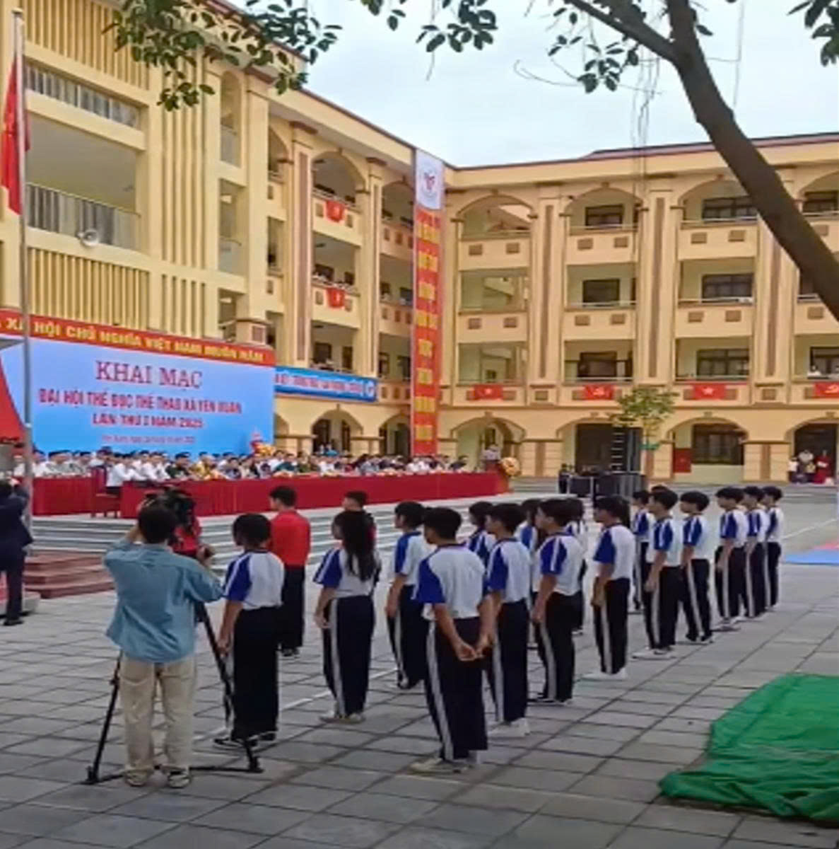 ĐẠI HỘI THỂ DỤC THỂ THAO XÃ YÊN XUÂN Cảm ơn sự giúp đỡ của cô Mai Hương trong thực hiện phóng sự ngắn!
