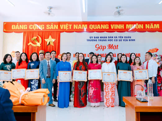 Gặp mặt kỷ niệm 43 năm ngày nhà giáo Việt Nam 20/11/1982 - 20/11/2025